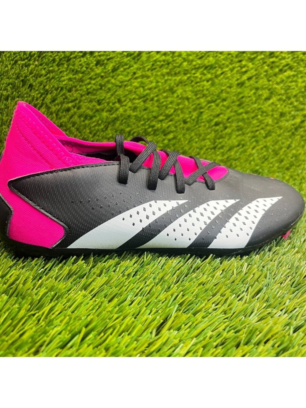 Adidas Predator Accuracy.3 FG Boys Size 5.5Y Black White Running Soccer Cleats